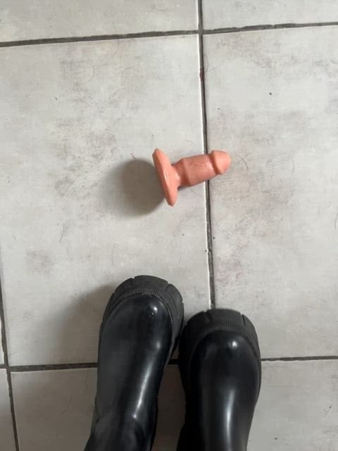 Ballbusting:That tiny thing deserves even more pain