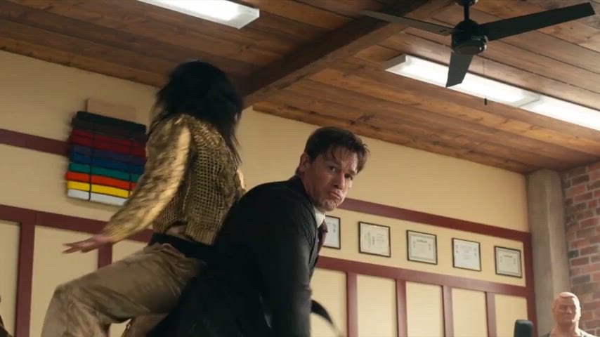 Ballbusting:Asian woman watches Cuntbusting in Movie