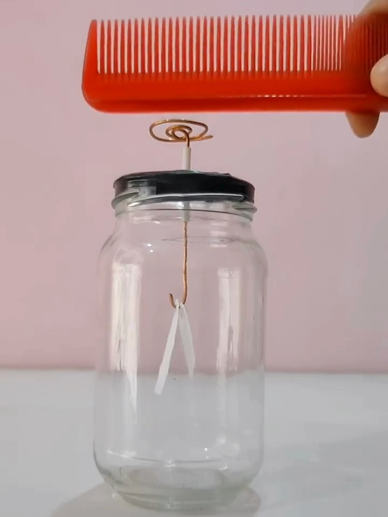 Fabriquer un électroscope à la maison : parfait pour un projet scolaire. . . des sciences