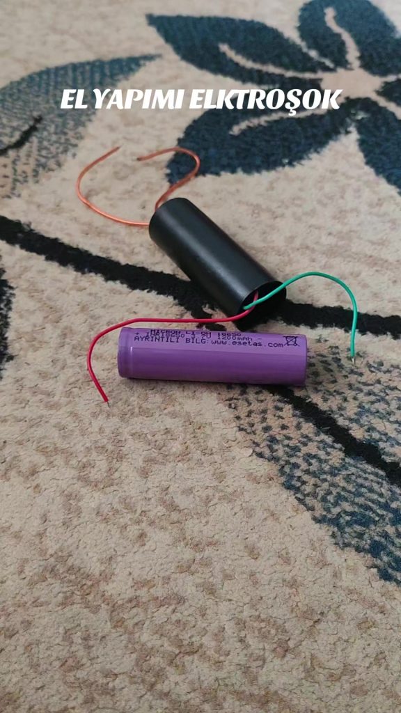 électrochoc fait à la main. Conçu pour la sécurité personnelle.